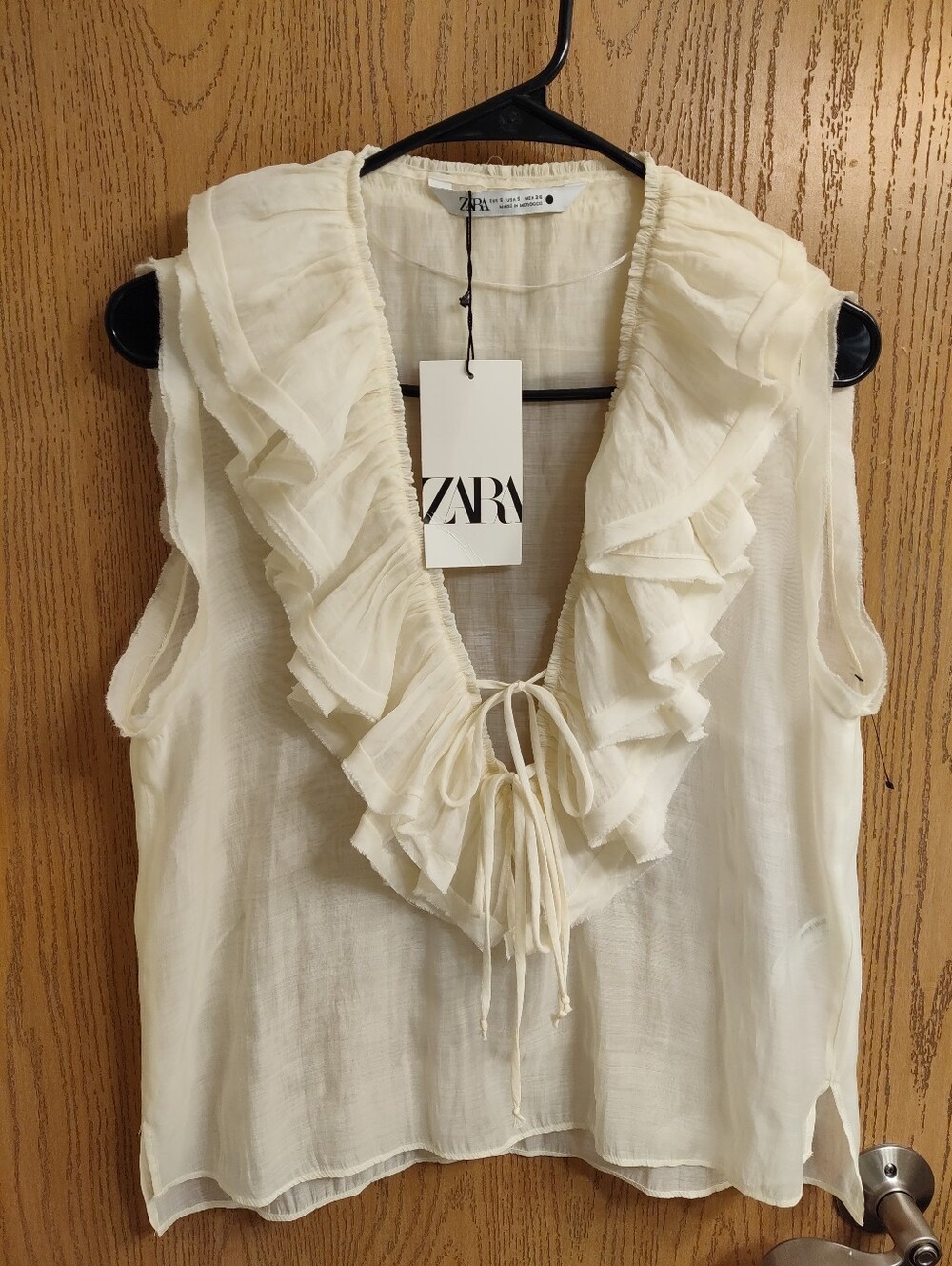 Zara Cream Ruffle V-Neck Sleeveless Blouse